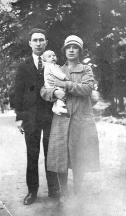 The David Frank family in the Amsterdam Vondelpark in 1926 