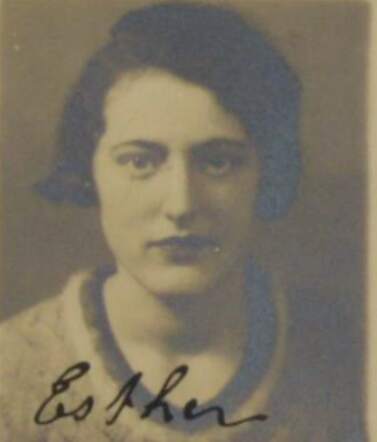 Esther Pront.png