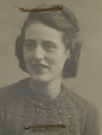 Esther Pront2.png