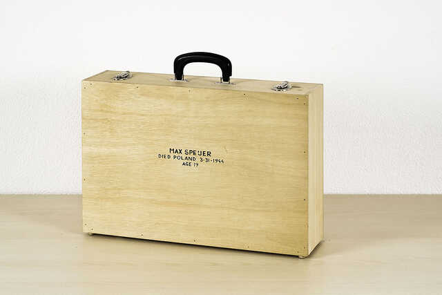 744NF901157_042.jpg