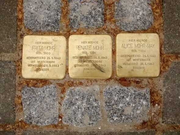 Stolpersteine Burgvlietkade 79, Gouda voor familie Mohr.jpg