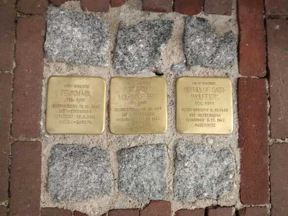 Stolpersteine Cappenersteeg 2 Gouda fam Mol.jpg
