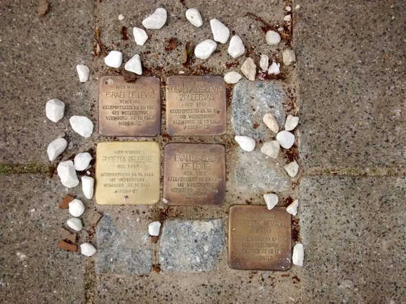 Stolpersteine Krugerlaan 66 Gouda fam de Levie.jpg