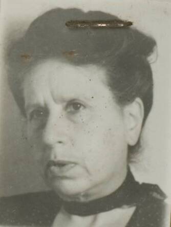 Henriette van Os- Wolff SAA paspoort aanvraag 1942.JPG