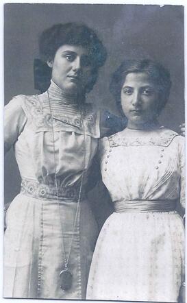 Onbekende en (vermoedelijk) Sophie Hertz geboren Sittard 1896