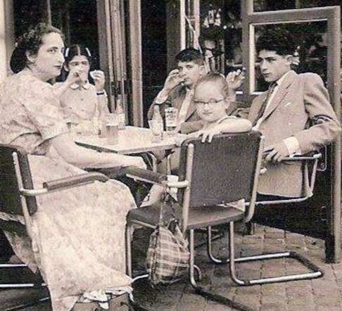 Foto gezin Frank - Van Dantzig +/- 1956