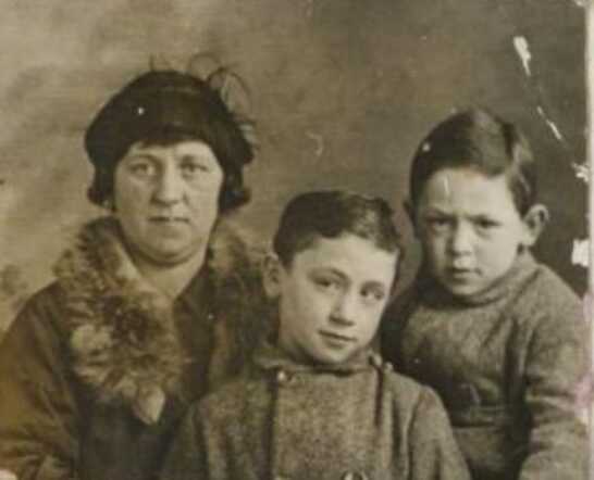 Martha Canes Mossel Meijer Canes Joel Canes 1922 Felix Archief.JPG