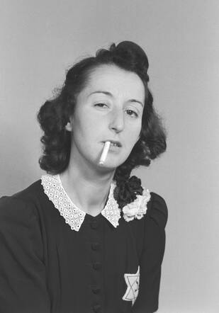 Julia Aal-Broches