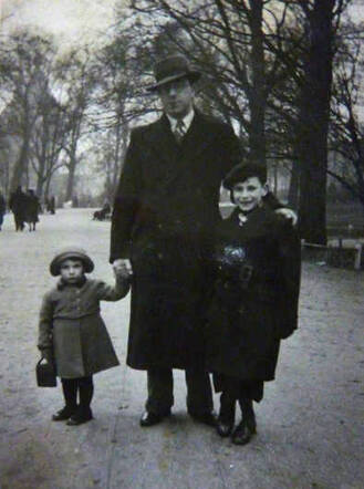 Marcus and Jeannette Agsteribbe with their father Gerrit Agsteribbe, around 1939