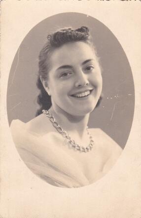 Esther Aandagt.jpg