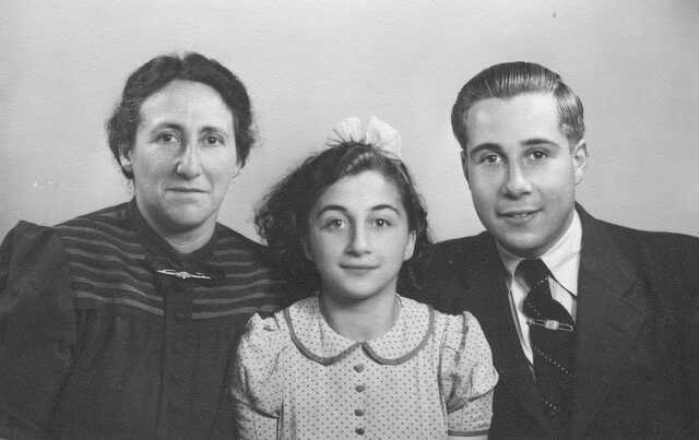 Hartog (Harrie) Polak and Betje (Beppie) Polak with their mother Elsje Polak-Gosschalk