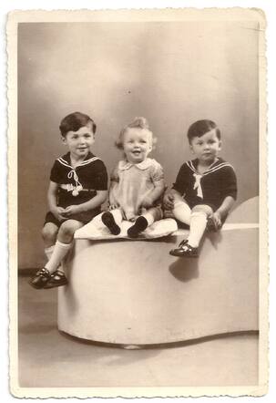 Kinderen van Sally & Roosje: Sally, Bobby & Mietje (Miepje), Sjef was nog niet geboren.