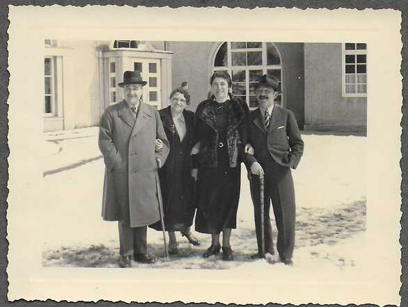 Hugo, Berta, Flora, Isidor Gräfenberg Bavaria, Easter 1936.jpg