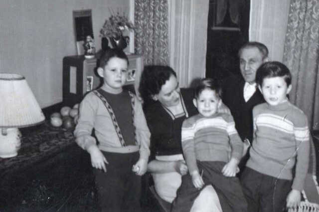 Jonny Verhoef, Pieter Jacob Tesselaar, Johan Frederik Goofert Tesselar met Wies en Gerrit Starreveld.