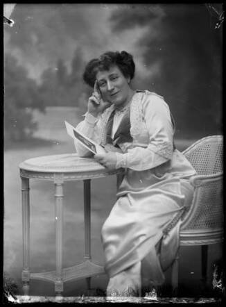 Estella Rubens.jpg