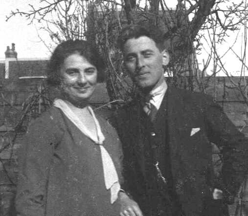 Reina Sophia Polak-Samuels met haar echtgenoot Meijer Polak (ca. 1940)