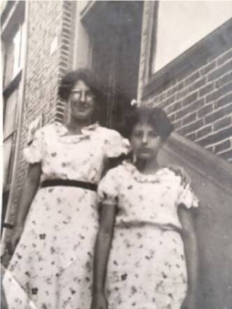 Sophia (links) en Esther Cohen
