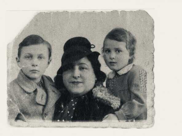 Moeder Eva Godschalk-Elsas met Max en Marianne