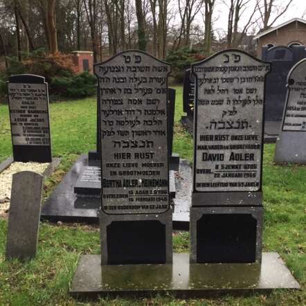 Graven Joodse begraafplaats Leeuwarden.jpg