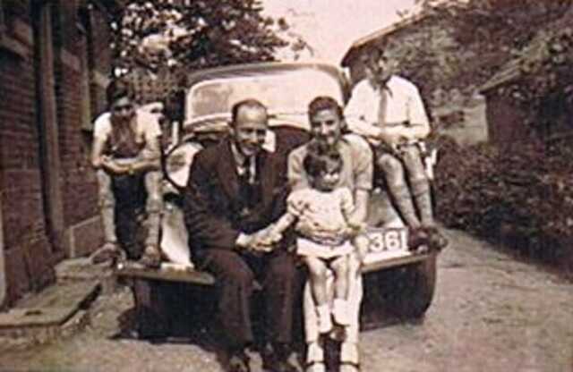 Bettie en Ria mevr. schwarz Rosenbaum 2 zonen Leefsma.jpg