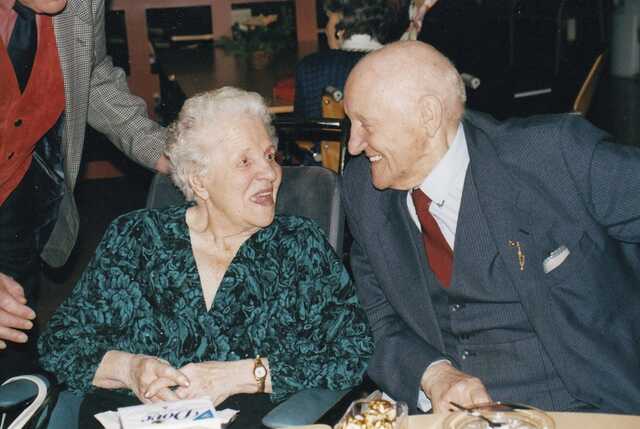 Kerst 2000 Hartog Bas en Sophie Baas (1).jpg