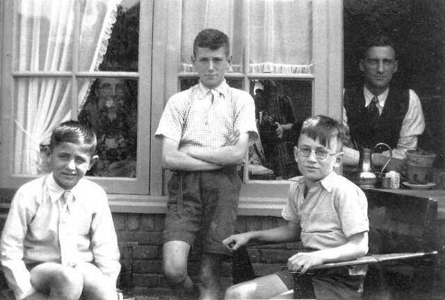Abraham Barend and his sons Gerrit and Isaac.