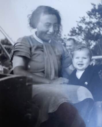 Rosa Cohen met bril.jpg