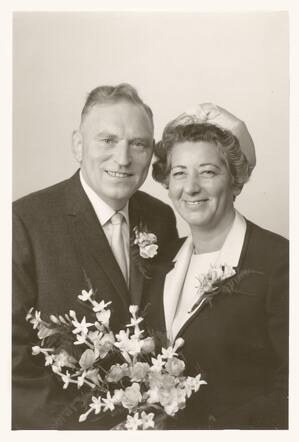 Roza (Ronnie) Naarden huwde op 17-05-1967 met Anne Leegstra.