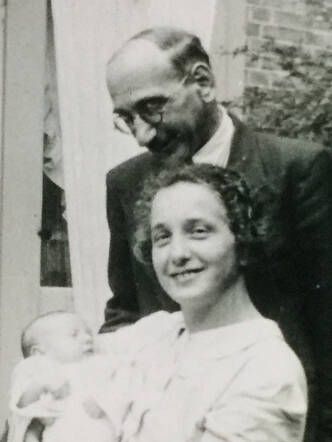 Siegfried Gillis en tweede vrouw met pasgeboren dochter 1941