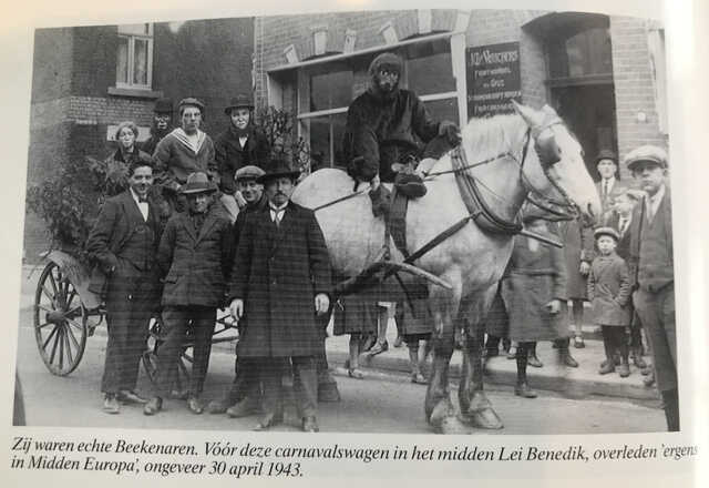 leo benedik in groepsfoto.jpg
