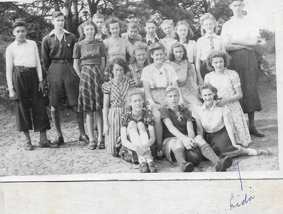 1941 Alida de Vries