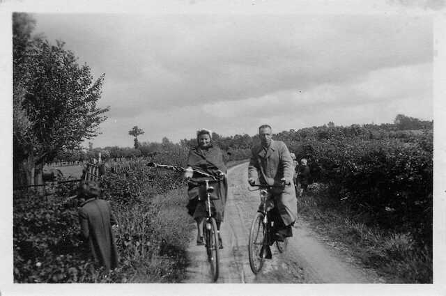 Maurits Troostwijk and German refugee (2).jpg