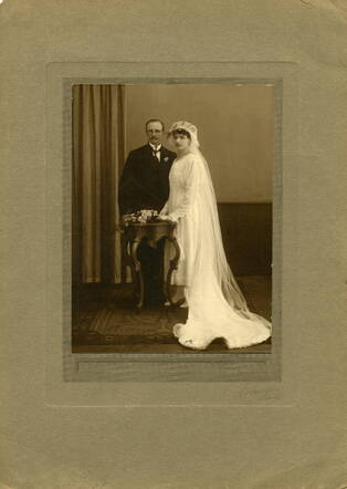 Daniel and Sophia Jakobs-Cohen married 1919.jpg