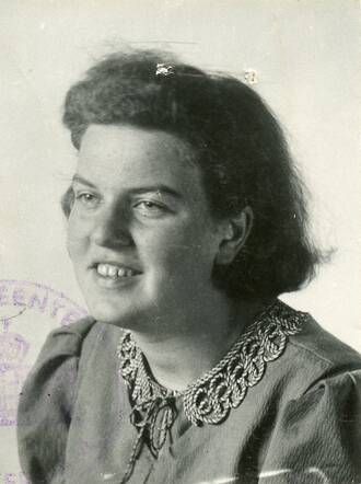 Dora Englander