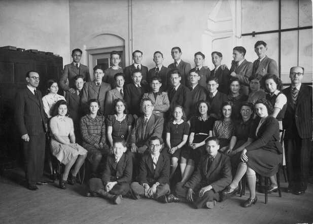 lowenstern_hans_11_05_1927_klassenfoto.tif()(CBDF73F56DC9DEDBB05D1D72C5C145E1).jpg