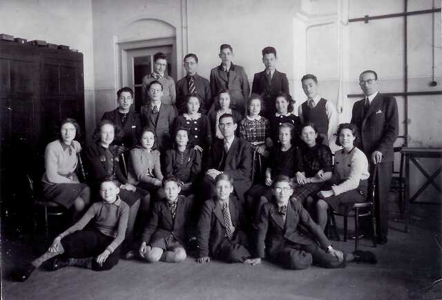 jong_nanny_de_09_05_1929_klassenfoto.tif()(176C3E760A665E42B8E0AC0A0638ED3D).jpg