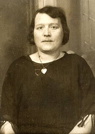 Elizabeth Rosenzweig-van Praaga.jpg