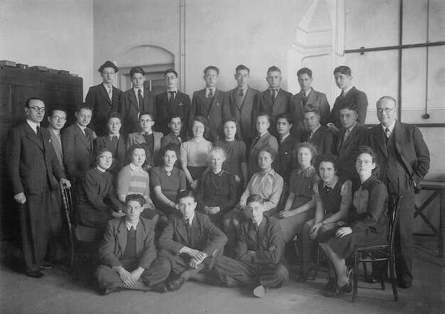 gazan_bloemina_ina_23_04_1925_klassenfoto.tif()(4FD66F7548282C69574C8B7ED1C4979E).jpg
