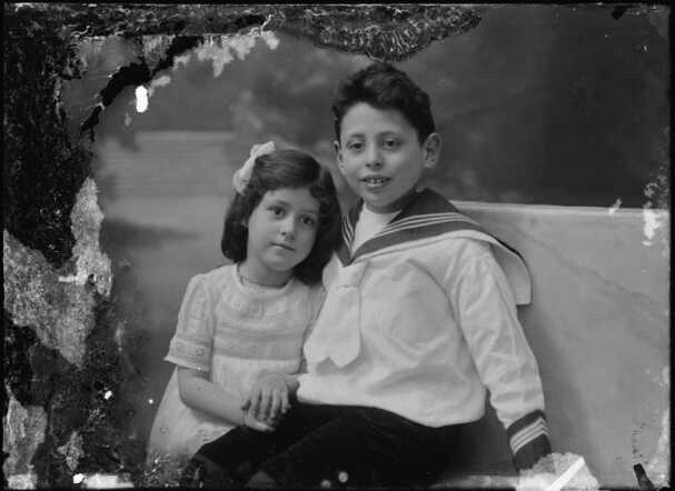 Henriette Fischel met haar broer Ernst.jpg