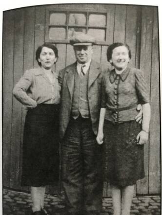 Julius Scheuer, zijn vrouw Erma en dochter Clemi omstreeks 1940