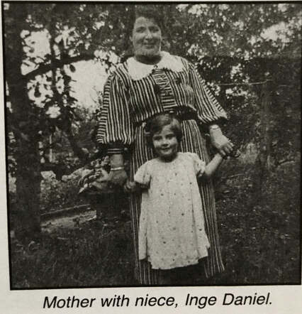 Helene Daniël met nichtje Inge Daniël, de dochter van haar broer Moritz Daniël en zijn vrouw Erna Rosenfeld omstreeks 1936