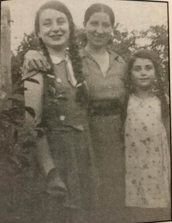 Ilse en Ruth met hun tante Martha Stein-Daniel uit Amsterdam. Martha is een zuster van hun moeder Helene Scheuer-Daniel.