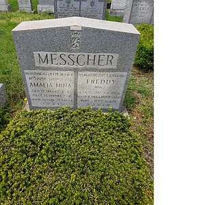 Grafsteen van Amalia Messcher en haar zoontje Freddy