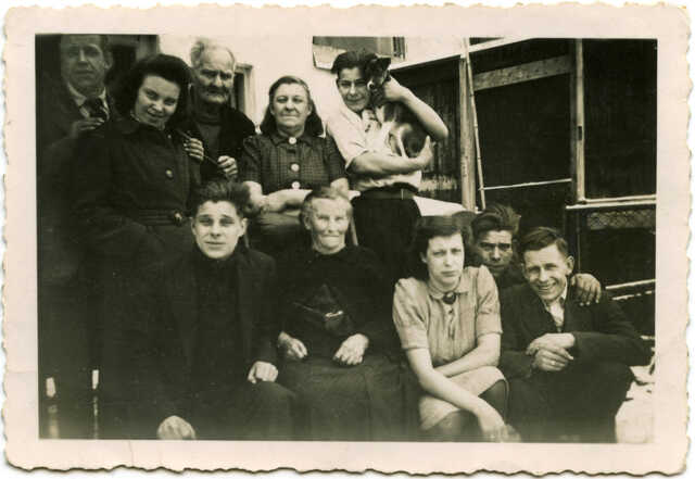 family van den Berg and Leni Loebl  Restored 2-light Johannes.jpg