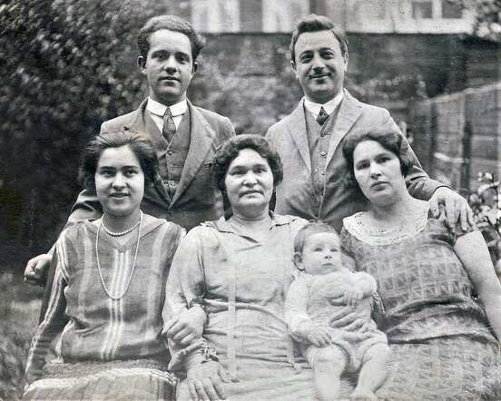 Leyni-Jack-Sabine-Abraham-baby Eduard-Jeanette-1928 Restored lighter-BEST.jpg