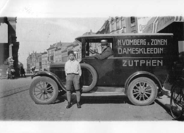 Adolf Vomberg op de Groenmarkt.jpg