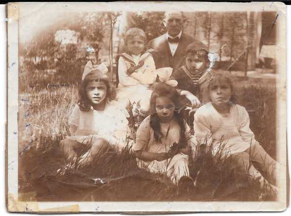 Achtergrootvader+Mina+Betsie en.jpg