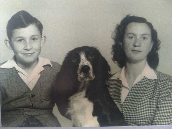 Vrouw van David Kleerekoper, Esther Drukker met zoon Max Kleerekoper, na de oorlog