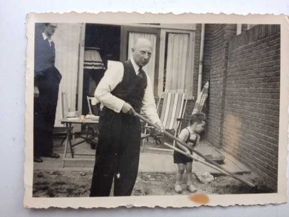Opa Gerhard van de Rhoer Julianalaan  Breda 1942.JPG