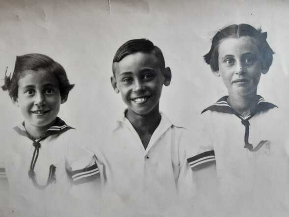 Cornelia, Jesaia en Rachel Paes. (foto: Jochem Kornalijnslijper)